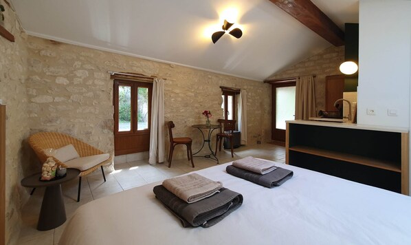 1 bedroom, free WiFi, bed sheets