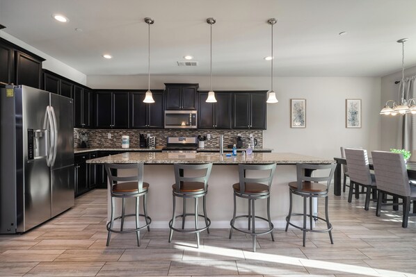 Fridge, microwave, oven, stovetop - Spacious 4-bedroom house in a phenomenal location (Bakersfield)