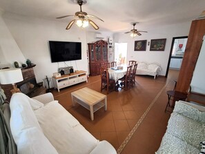 スマートテレビ、書庫、ステレオ