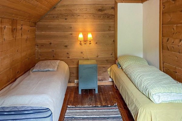 2 bedrooms, WiFi (free)