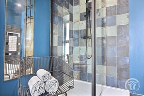 Shower, hair dryer, towels - De Rulinen - Orchard side (SAINT CLET)
