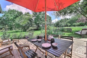 تناول الطعام بالخارج