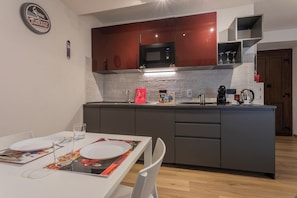 Espresso maker, electric kettle, toaster, highchair