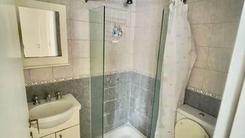 Toallas, jabón, papel higiénico