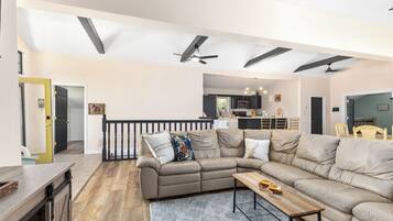 Deluxe House | Living area