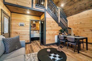 Interior - New Construction, Hot Tub, Mountain View, 4 Miles to Dollywood, Pac Man (Sevierville)