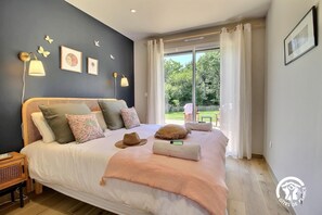3 bedrooms, desk, iron/ironing board, travel cot