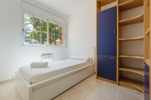 4 Schlafzimmer, Bügeleisen/Bügelbrett, kostenloses WLAN, Bettwäsche