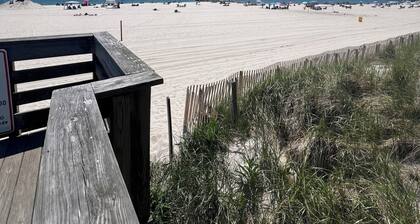 Cozy studio with WiFi and AC in the fabulous west end of Long Beach New York