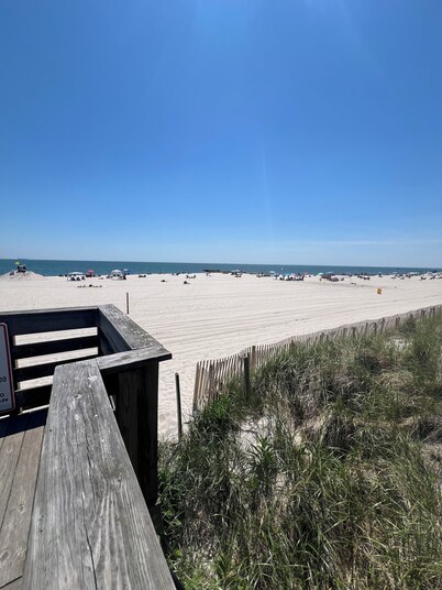 Cozy studio with WiFi and AC in the fabulous west end of Long Beach New York