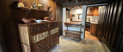 KĂŒhlschrank, Mikrowelle, Ofen, Herdplatte