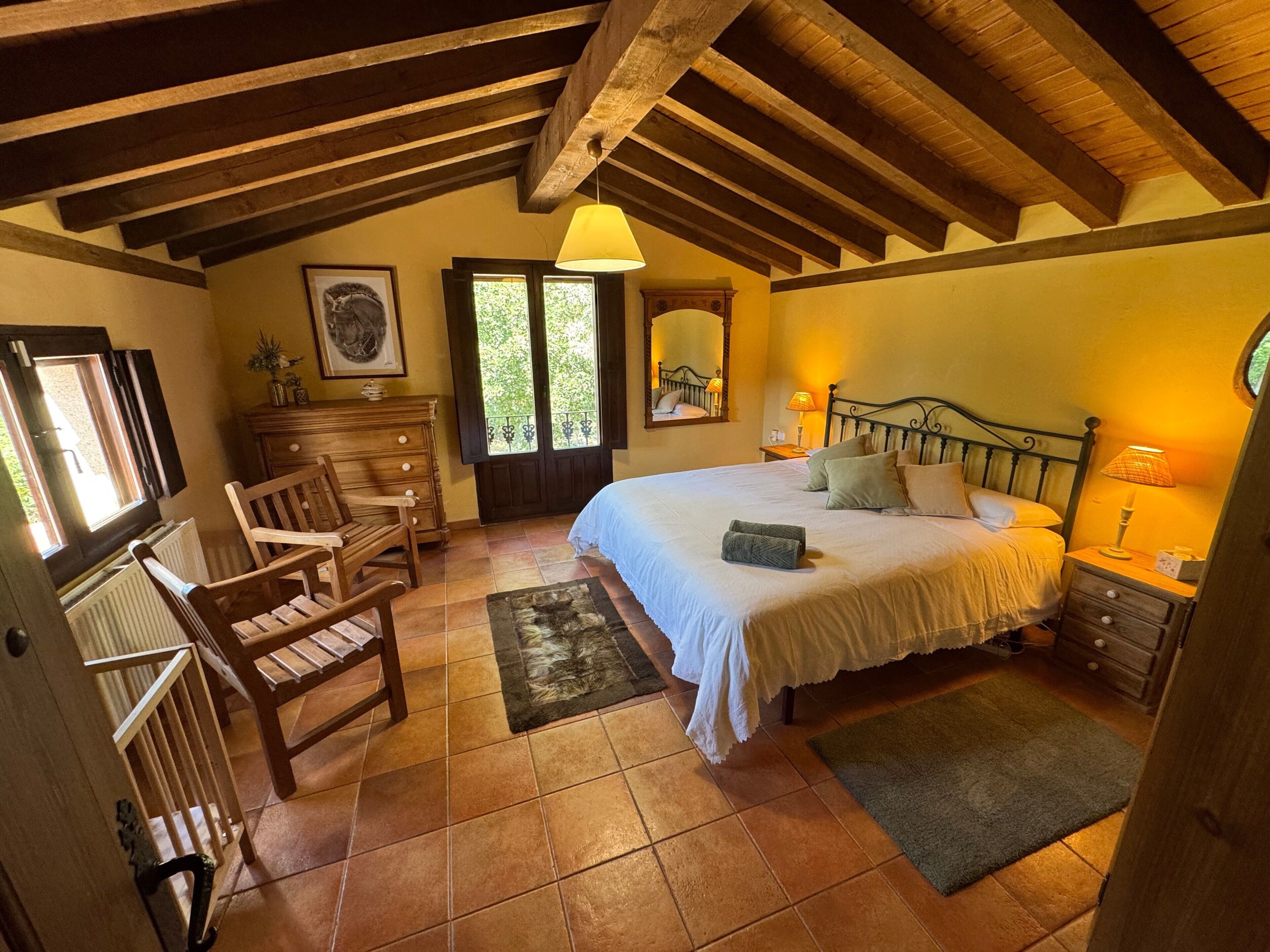 5 slaapkamers, een strijkplank/strijkijzer, gratis wifi, beddengoed