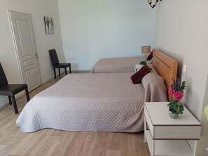 3 dormitorios, escritorio, tabla de planchar con plancha y wifi gratis