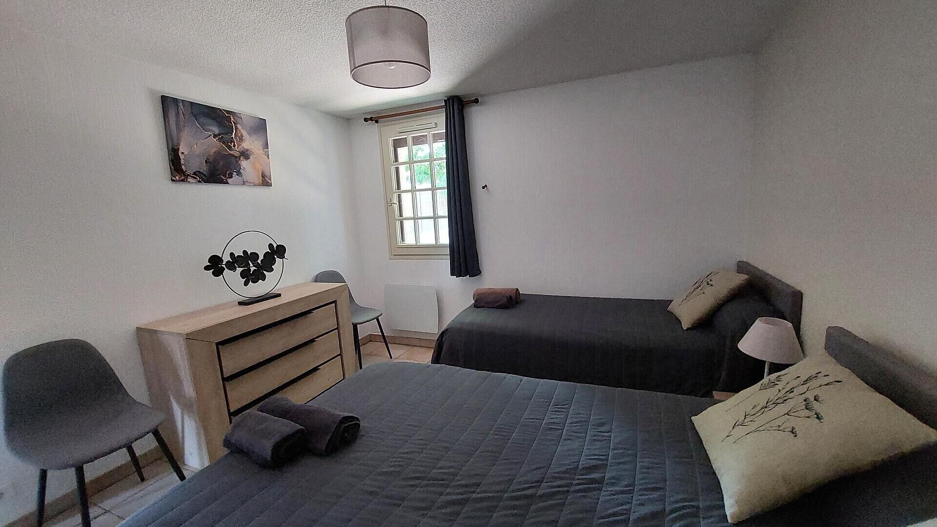2 slaapkamers, een strijkplank/strijkijzer, gratis wifi, beddengoed