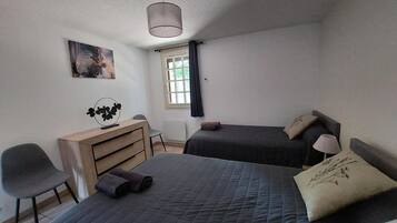 2 chambres, fer et planche Ă repasser, Wi-Fi gratuit, draps fournis