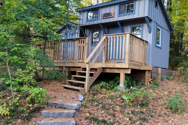 Exterior of Sharon's Lakeview Cottage