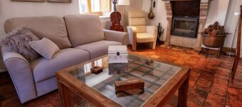 Country House 'La Chascona' with Mountain View and Wi-Fi