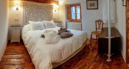 Country House 'La Chascona' with Mountain View and Wi-Fi