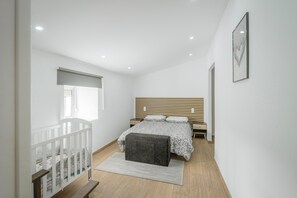 3 quartos, ferros/tábuas de passar roupa, Wi-Fi de cortesia