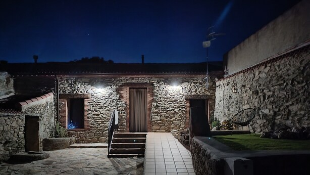 A stone building with a tiled entrance, a staircase, and a chair outside. - Country House Near Arribes del Duero - Sardón de los Frailes, Salamanca (Sardón de los frailes)