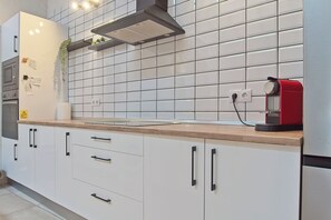 冰箱、微波炉、烤箱、炉灶