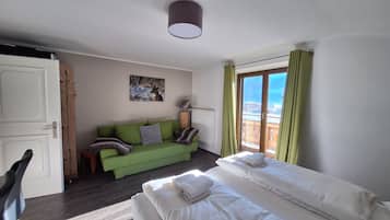 4 bedrooms, free WiFi, bed sheets