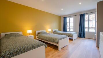 6 bedrooms, travel cot, free WiFi