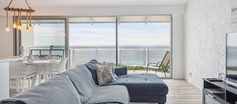 Absolute beachfront villa, Ledge Point