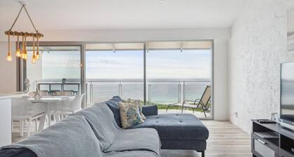 Absolute beachfront villa, Ledge Point