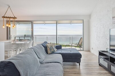 Absolute beachfront villa, Ledge Point