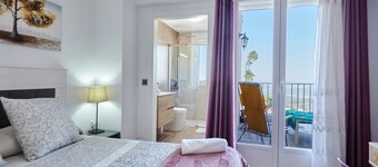 Country House 'Casa Rural Lunares Y Salinera' with Private Terrace, Wi-Fi and Air Conditioning