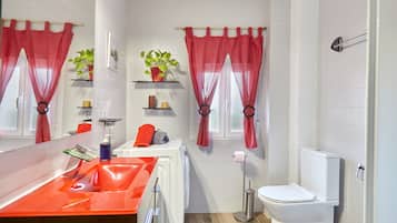 Dusche, Haartrockner, HandtĂŒcher