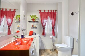 Bruser, hårtørrer, håndklæder