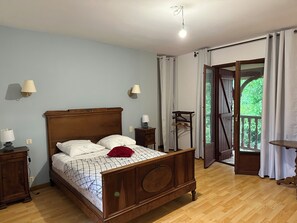 3 chambres, fer et planche à repasser, Wi-Fi, draps fournis