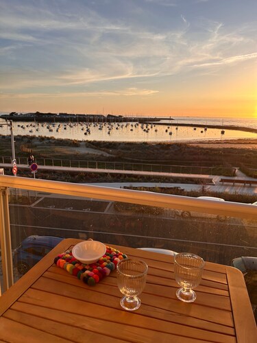 Apartment 'Appartement Front De Mer - Terrasse' with Sea View, Balcony and Wi-Fi
