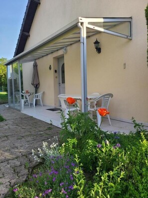 تناول الطعام بالخارج