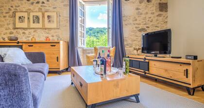 Elegant 150m² Apartment with Castle View – 3 Bedrooms in the Heart of Périgord