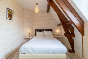 3 bedrooms, iron/ironing board, free WiFi, bed sheets