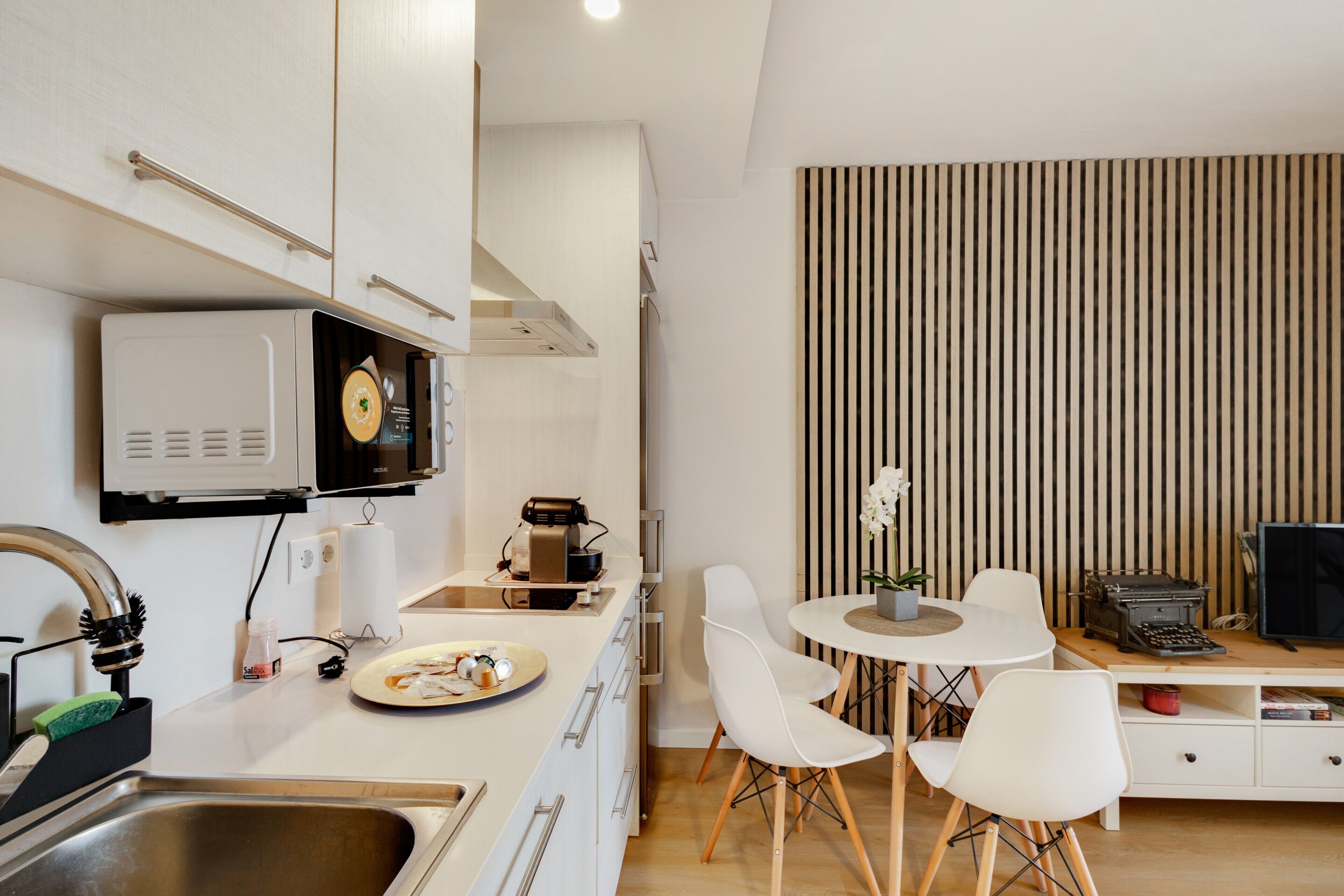 Fridge, microwave, dishwasher, coffee/tea maker
