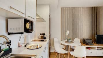 Fridge, microwave, dishwasher, coffee/tea maker