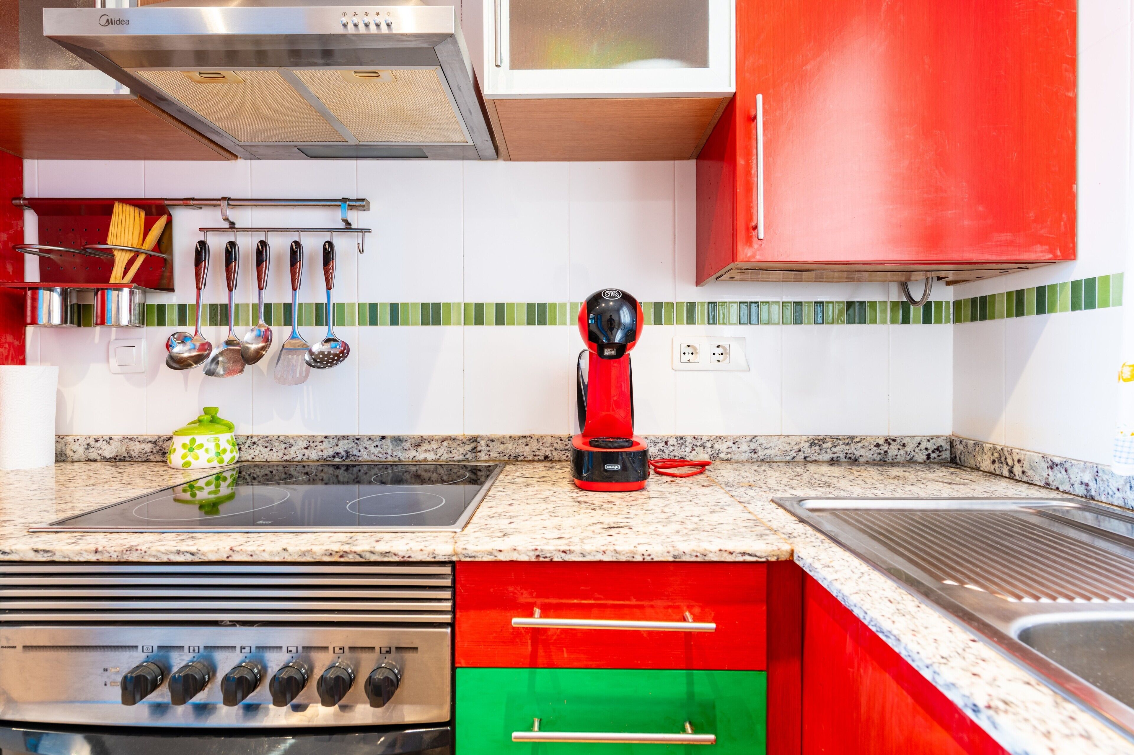 雪櫃、微波爐、焗爐、爐具