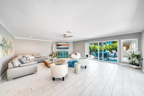 Smart TV - Pool+Bikes+BBQ! Tropical Getaway & Close To Beach! (Pompano Beach)