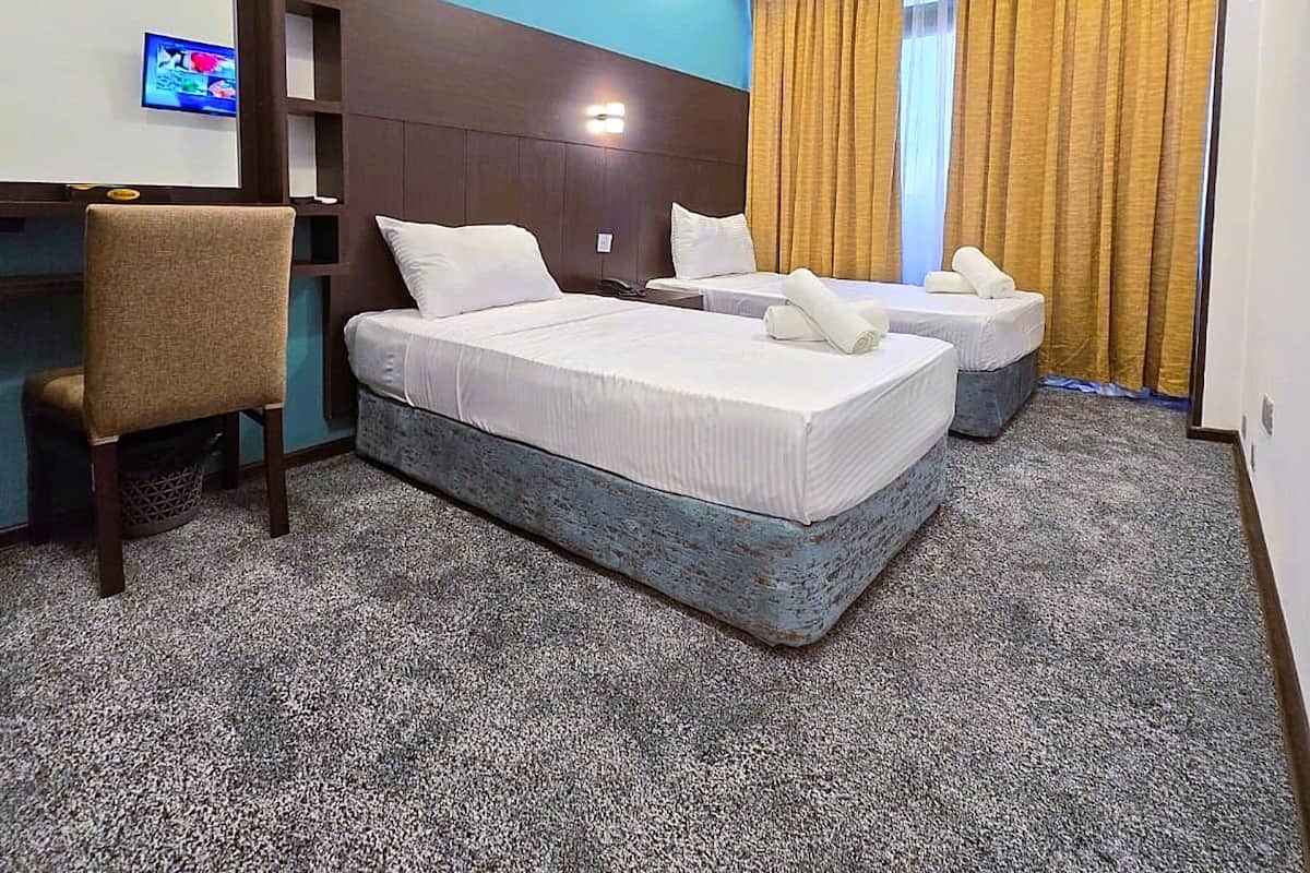 1 bedroom, Egyptian cotton sheets, premium bedding, down comforters