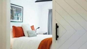 1 chambre, bureau, fer et planche à repasser, Wi-Fi