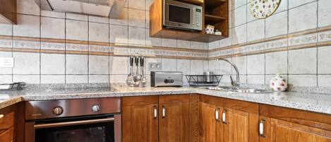 Micro-ondes, four, plaque de cuisson, lave-vaisselle