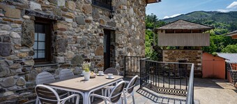 Country House La Calea with Mountain Views, Private Garden, and Wi-Fi