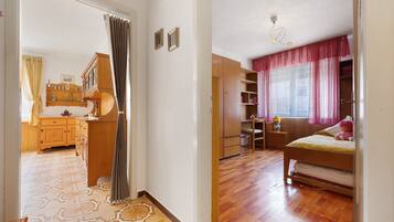 2 bedrooms, iron/ironing board, free WiFi, bed sheets