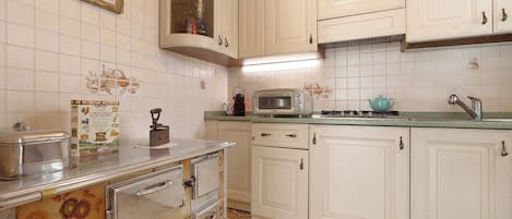 Fridge, stovetop, dishwasher, coffee/tea maker