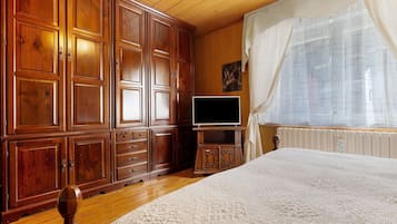 2 slaapkamers, een strijkplank/strijkijzer, gratis wifi, beddengoed