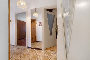 Interior - Apartment 'La Casa Di Nonna Elena Piano Primo' with Mountain View, Private Garden and Wi-Fi (Sella giudicarie)